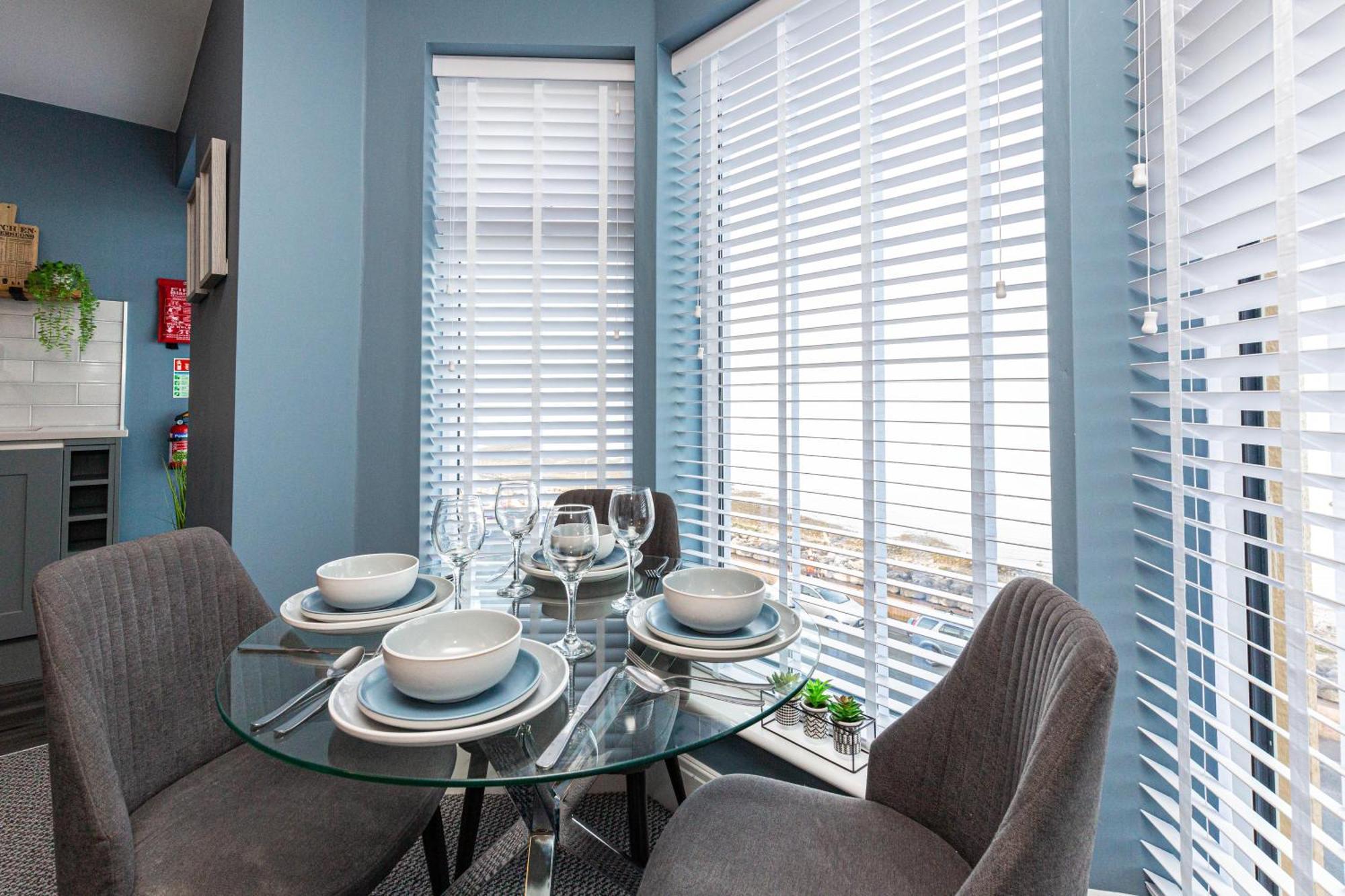 Seafront Apartment - Sleeps 6 - Gateway To The Lake District - Brand New Morecambe Buitenkant foto