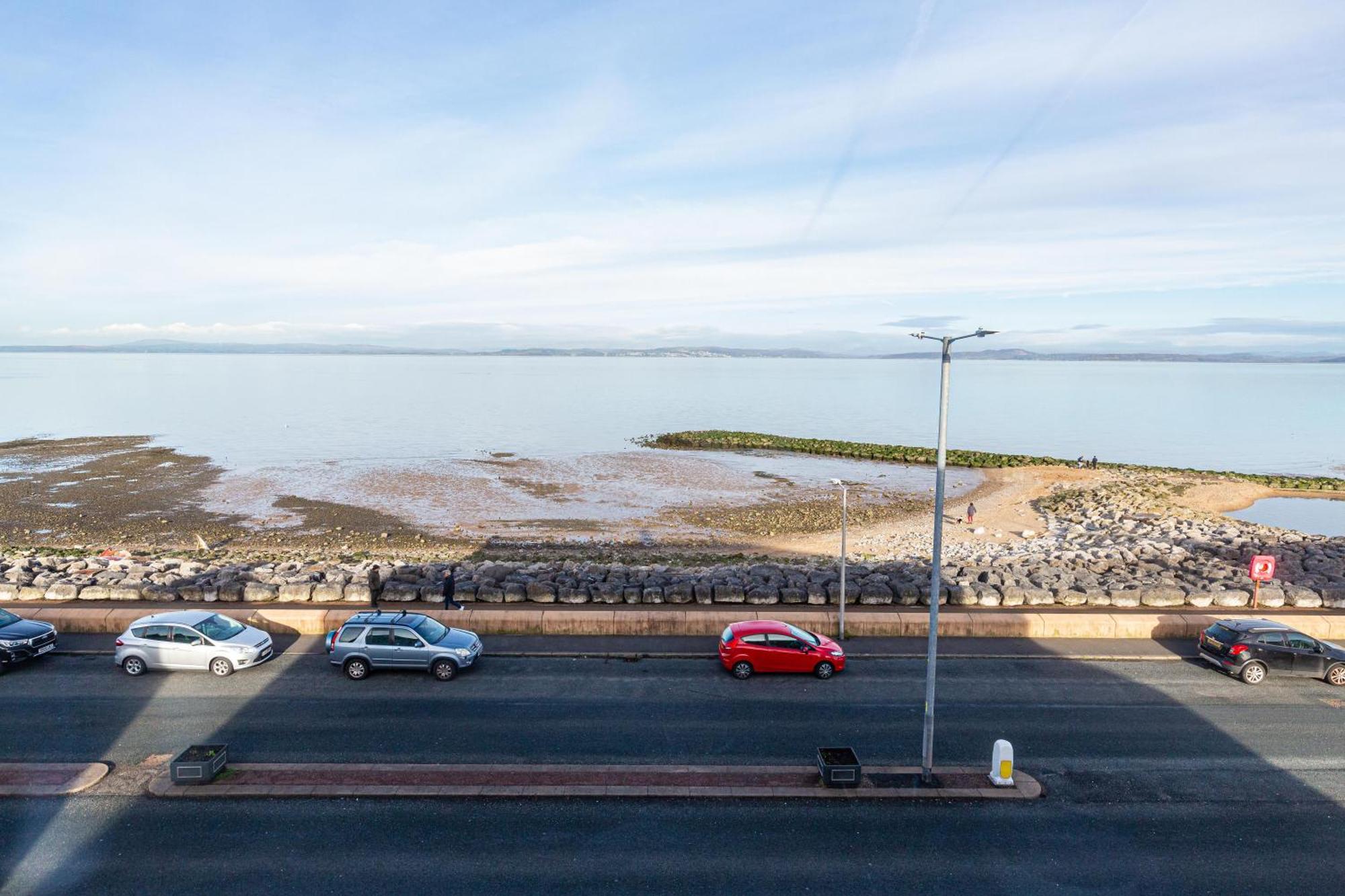 Seafront Apartment - Sleeps 6 - Gateway To The Lake District - Brand New Morecambe Buitenkant foto