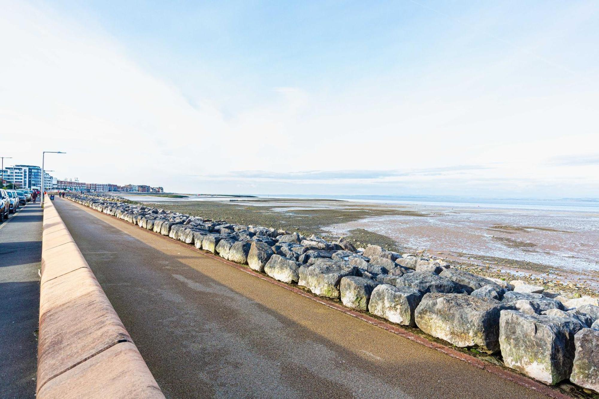 Seafront Apartment - Sleeps 6 - Gateway To The Lake District - Brand New Morecambe Buitenkant foto